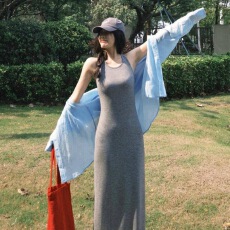 批发灰色休闲修身针织背心连衣裙子女收腰气质设计感小众简约长裙夏季