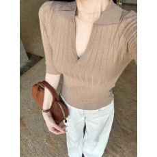 批发已到货极简风V领针织衫<b class='q'>中袖</b>女新款洋气休闲小众修身显瘦内搭<b class='q'>上衣</b>