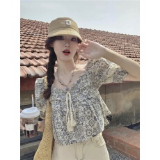 批发已到货夏季新款别致上衣法式短款娃娃衫女装小众气质独特<b class='q'>短袖</b><b class='q'>衬衫</b>