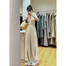 批发已到货气质V领修身显瘦<b class='q'>中长款</b>防晒百搭杏色设计感小众<b class='q'>针织衫</b>女