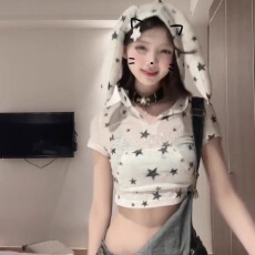 批发已到货 亚比朋克短袖V领T恤女夏辣妹<b class='q'>修身</b>显瘦露脐短款连帽上衣