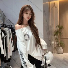 批发美式复古斜肩长袖卫衣辣妹露肩印花小众梵文薄款宽松显瘦<b class='q'>街头</b>上衣