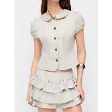 批发2026新品低腰荷叶边金属装饰层叠迷你短裙＋彼得潘翻领泡泡袖上衣