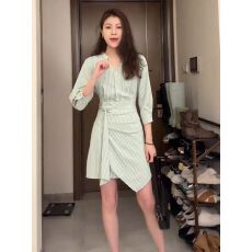 批发2025春夏季新款裙子设计感小众法式绿色条纹收腰显瘦气质<b class='q'>连衣裙</b>女