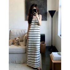 批发夏日绝美气质条纹U领无袖连衣裙2026新款度假收腰<b class='q'>背心</b><b class='q'>长裙</b>子女装