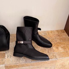 柔软羊皮中跟女短靴秋冬新款复古风圆头时尚皮带扣粗跟时装靴