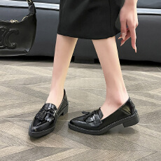 尖头流苏乐福鞋女粗跟时尚复古一脚蹬英伦风小皮鞋学院风大码女鞋