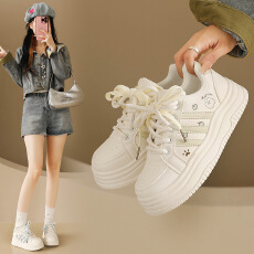 批发2026小白鞋女春季卡通小狗ins女学生<b class='q'>休闲</b>运动百搭板鞋街拍<b class='q'>女鞋</b>潮