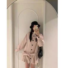 批发英伦风粉色百褶连衣裙<b class='q'>女</b>穿搭秋冬韩版复古立领小个子百搭<b class='q'>风衣</b>外套