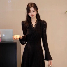批发黑色v领<b class='q'>蕾丝</b><b class='q'>连衣裙</b>子女秋冬季2025新款修身显瘦内搭打底针织长裙