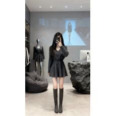 批发法式灰色针织<b class='q'>毛衣</b>连衣裙子女秋冬2025<b class='q'>新款</b>小个子巨好看收腰a字裙