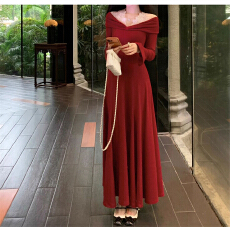 批发过新年战袍蕾丝拼接红色连衣裙女<b class='q'>秋</b>冬2026新款巨好看收腰a字长裙
