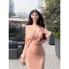 批发法式气质粉色v领针织连衣裙子女2025新款<b class='q'>秋</b>冬季内搭打底包臀长裙