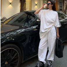 批发韩系高级感搭配整套2026夏季新款炸街黑<b class='q'>白色</b>休闲运动服短袖套装裤