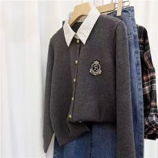批发假两件<b class='q'>衬衫</b>领针织开衫女秋季学院风徽章装饰毛衣<b class='q'>外套</b>短款上衣
