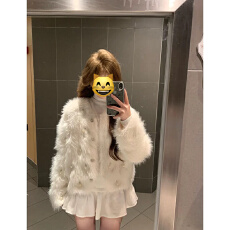 批发白色珍珠装饰毛绒外套女短款复古<b class='q'>甜美</b>小众设计感保暖上衣