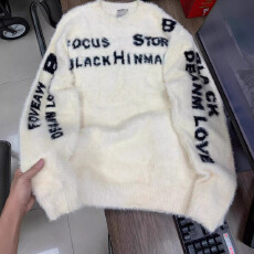 批发米白色字母印花毛绒毛衣女复古小众宽松针织上衣