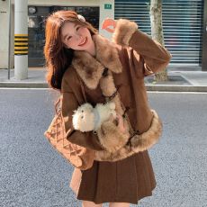 批发夹棉内里毛领麂皮绒羊羔毛外套女短款宽松牛角扣毛毛外套高级