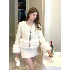 批发名媛小香风<b class='q'>外套</b>仿狐狸毛单排扣皮草上衣女轻奢毛呢花朵加厚套装