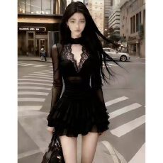 批发时尚高级感气质<b class='q'>轻熟</b>风女黑色蕾丝深V领设计感收腰长袖显瘦连衣裙