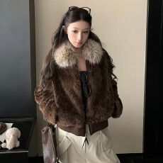 批发复古翻毛领<b class='q'>皮草</b>外套女冬2025新款加厚保暖百搭高级感毛毛<b class='q'>短款</b>上衣