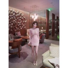 批发甜蜜玫果蕾丝v领早春2026长袖连衣裙温柔纯欲风辣妹小众包臀短裙