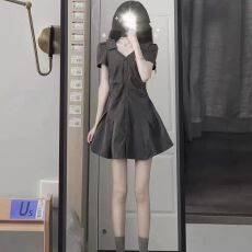 批发夏装可盐可甜欲纯风辣妹网红炸街设计感小众收腰显瘦褶皱连衣裙女