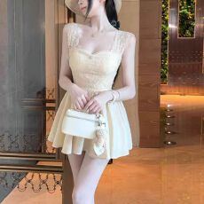 批发甜美短裙夏季爆款2026收腰法式高级气质蕾丝拼接吊带轻奢连衣裙女
