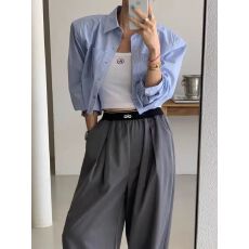 批发设计感纯色双口袋翻领单排扣长袖衬衫女早<b class='q'>春</b>新款宽松百搭短款外套