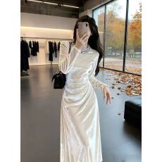 批发巨好看的冬装清冷富家千金法式气质重要场合漂亮白色<b class='q'>丝绒</b><b class='q'>连衣裙</b>子