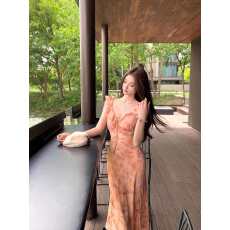 批发2026新款夏日高腰小裙子茶歇法式粉色<b class='q'>荷叶</b>边碎花V领无<b class='q'>袖</b><b class='q'>连衣裙</b>女