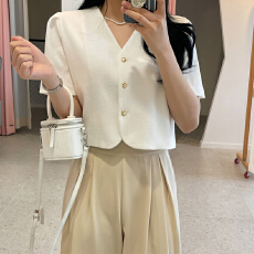 批发尺寸已更新 <b class='q'>韩国</b>chic 气质V领粗纺小香风别致心型纽扣上衣外套