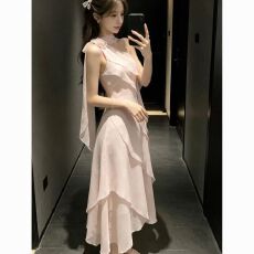 批发2026新款吊带无袖<b class='q'>气质</b>设计度假法式粉色荷叶<b class='q'>连衣裙</b>蛋糕长裙修身
