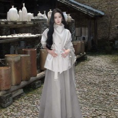 批发2026秋季新款显瘦短款宽松<b class='q'>风衣</b>女<b class='q'>时尚</b>气质质感设计感超好看的外套