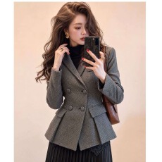 批发秋季灰色轻熟风气质修身通勤双排扣西服法式高级感短款<b class='q'>西装</b>外套<b class='q'>女</b>