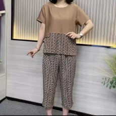 批发2024<b class='q'>夏</b>新款妈妈装时尚格子T恤套装宽松大码显瘦遮肚气质女装