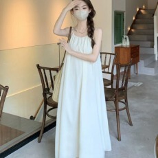批发茶歇法式温柔风白色<b class='q'>吊带</b>连衣裙春夏季新款超仙气质学院风简约长裙
