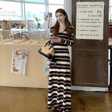 批发撞色条纹v领长袖针织连衣裙女秋季修身显瘦休闲裙子<b class='q'>气质</b>