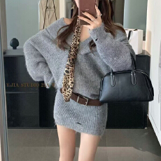 批发辣妹豹纹性感大V领破洞设计感百搭休闲针织连衣裙配丝巾女秋季