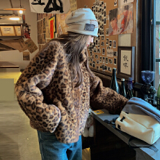 批发环保毛绒豹纹皮毛一体宽松加绒大码<b class='q'>女装</b>外套保暖