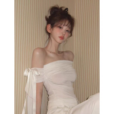 批发韩国<b class='q'>春</b>夏款设计感不规则斜露肩个性斜肩修身T恤衫短袖