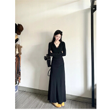 批发早初春穿搭配一整套高级感黑色<b class='q'>卫衣</b><b class='q'>连衣裙</b>子女秋装2025年新长裙