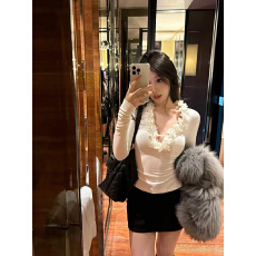 批发纯欲风立体<b class='q'>花朵</b>v领针织内搭新款轻熟风低胸绝美上衣女