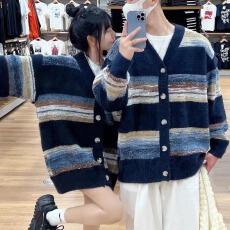 批发软糯条纹毛衣日系开衫针织男女上衣保暖百搭情侣长袖冬季渐变色潮