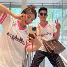 批发美式学院风V领微透蕾丝刺绣T恤女夏季短袖修身显瘦辣妹运动上衣潮