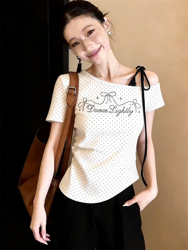 RY4355# 纯欲甜辣斜肩露肩波点短袖T恤女夏季设计感褶皱显瘦上衣