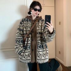 批发费尔岛印花环保羊羔毛新款秋冬高级感保暖外套毛毛绒复古慵懒大衣