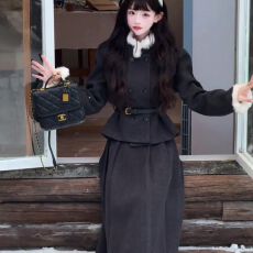 批发韩系富家千金小香风套装女秋冬高级感穿搭双排扣外套半身裙两件套