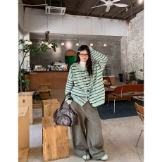 批发韩系高级感毛衣秋冬<b class='q'>新款</b>条纹撞色连帽纽扣开衫女慵懒宽松显瘦上衣