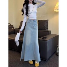 批发简约设计感水洗浅蓝色<b class='q'>牛仔裙</b>秋季外穿炸街复古毛边垂感显瘦<b class='q'>牛仔裙</b>